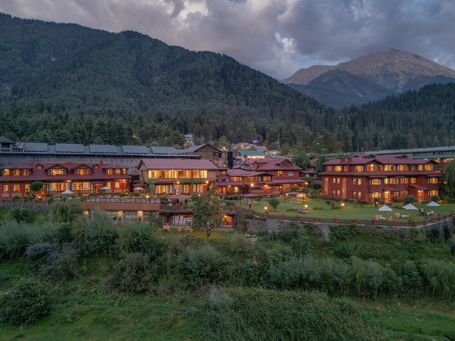 Pahalgam Hotel Exterior photo